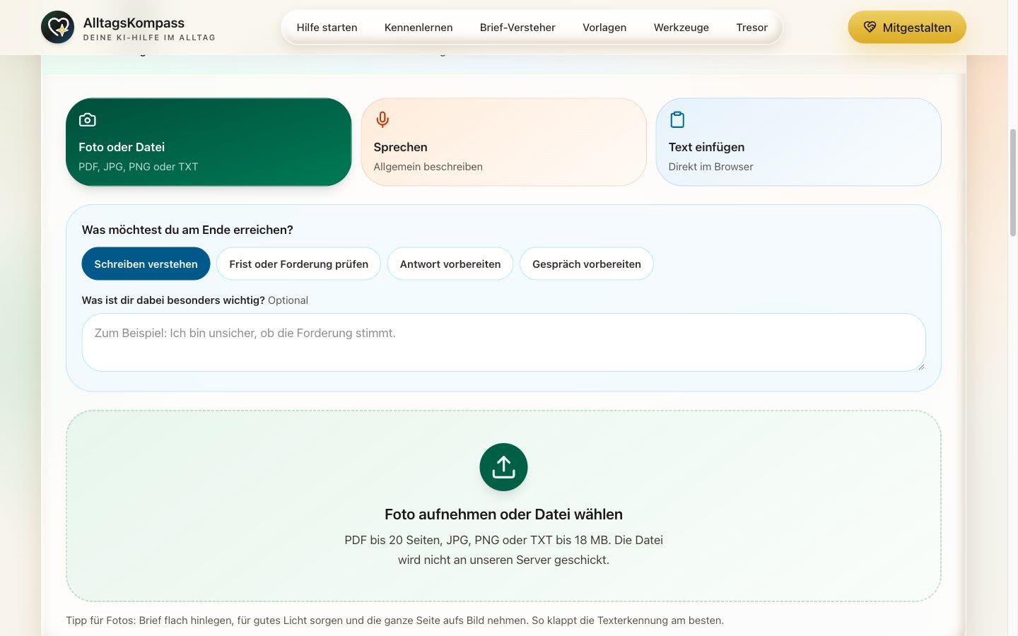 Eingangsbereich des Brief-Versteher mit den Wegen Foto oder Datei, Sprechen und Text einfügen sowie den Zielen Schreiben verstehen, Frist oder Forderung prüfen, Antwort vorbereiten